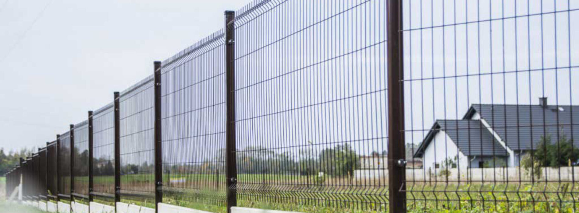 Czy ogrodzenia panelowe sprawdzą się na terenach wiejskich?